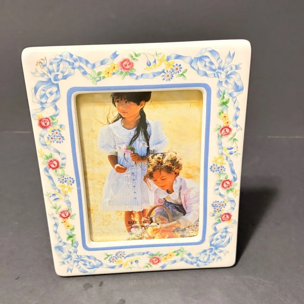 Vtg White Ceramic Floral Ribbon Picture Frame 3.5x5 Cottagecore Blue Bows
